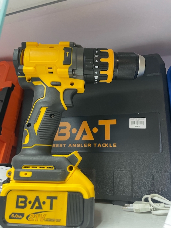 Шуруповерт BAT LI-LION 21V 6.0 A (патрон 13 мм, бесщеточный) 130HM