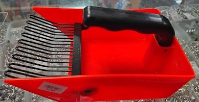 Ягодосборник с металлическими зубьями открытый бунке 22*14*12 см